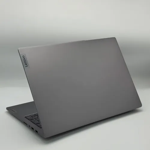 LENOVO IDEAPAD PRO 5 OLED /NVIDIA RTX 4050 /RYZEN 7 8840Hs /16Go DDR5 /512Go SSD /16 2K OLED