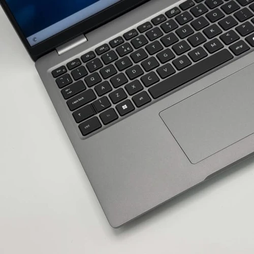 DELL PRECISION 3590 / ULTRA 7 155H / 16Go DDR5 / 512SSD / NVIDIA RTX 500 Ada / 15.6 FHD
