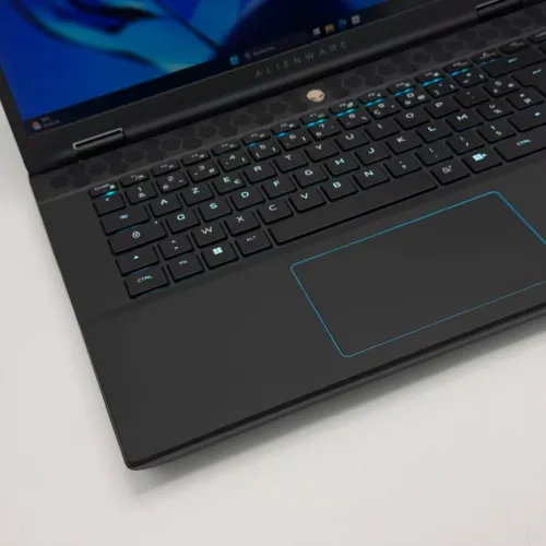 Dell Alienware M16 R2 / Ultra 7 155H / 32 Go / RTX 4070 / QHD+ 240Hz