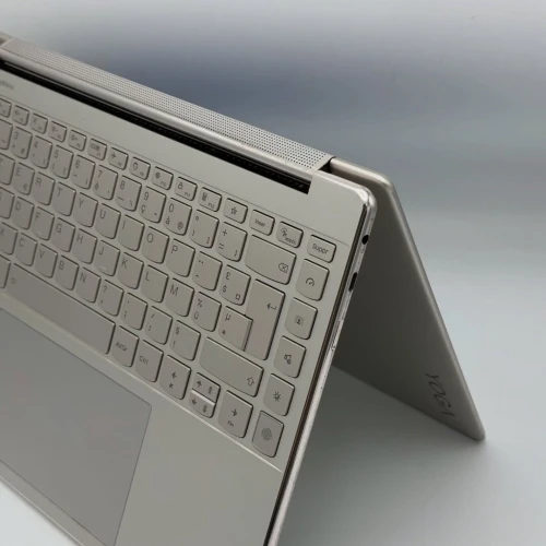 Lenovo Yoga 9i 14IAP7 / i7-1260P / 16 Go DDR5 / 512 Go SSD / 14 OLED Tactile