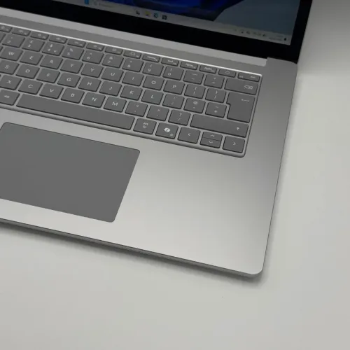 Microsoft Surface Laptop 6 for Business / Ultra 7 165H / 16 Go DDR5 / 512 Go SSD / 15 QHD