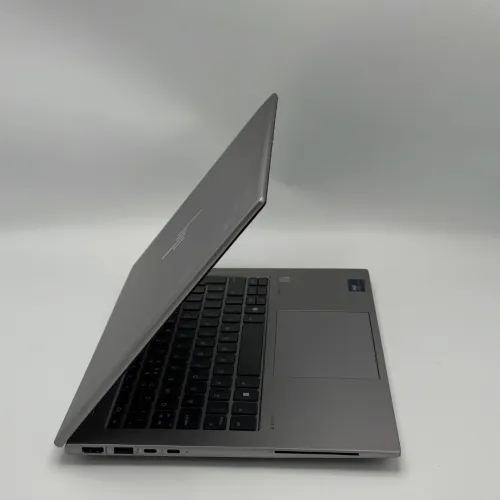 HP ZBook Firefly G11 / Core Ultra 7 165H / RTX A500 / 16 Go DDR5