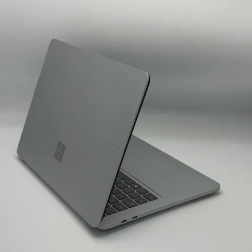 Microsoft Surface Laptop Studio / i7-11370H / 32 Go / 1 To SSD / RTX 3050 Ti / 120Hz