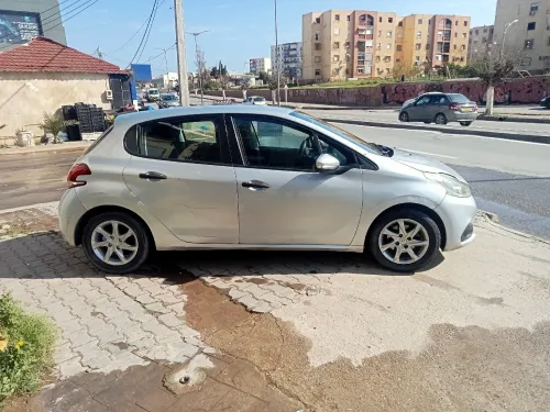 Peugeot 208 2016 Access Facelift