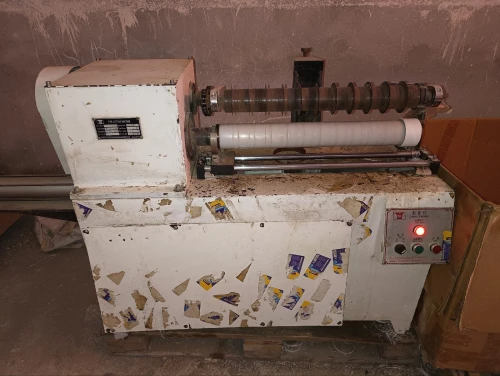 Machine ruban adhésif 
