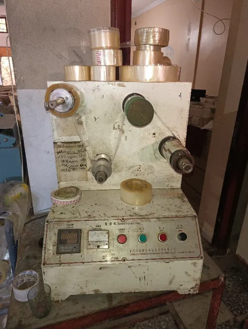 Machine ruban adhésif 