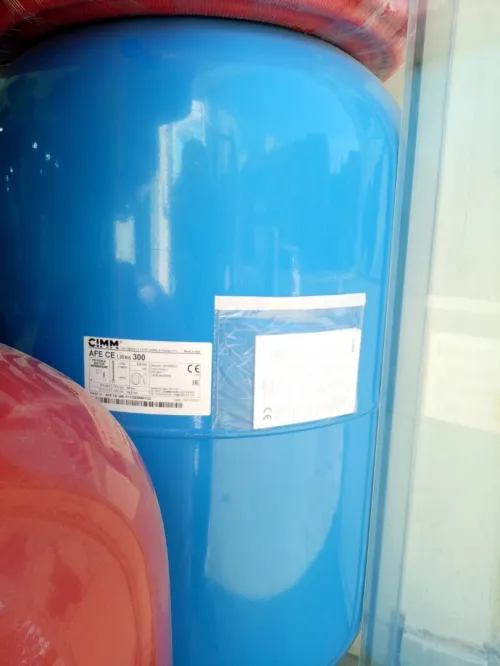 Vase d'expansion . Ballon de supression 