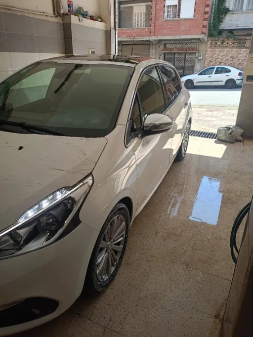 Peugeot 208 2019 Allure Facelift