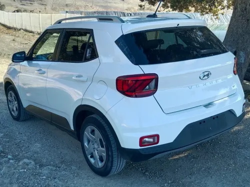 Hyundai Venue  2023 Venue ess