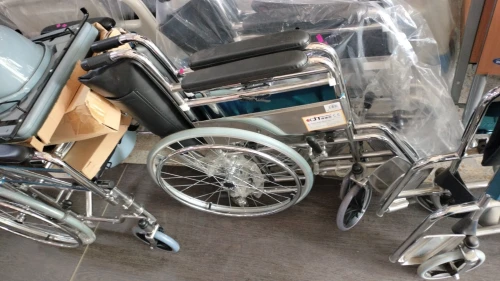 Fauteuil roulant simple et Imc gro/détail 