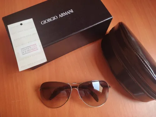 Lunettes soleil Armani originale 