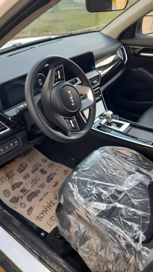 Kia Seltos 2026 Premium Edition Black top
