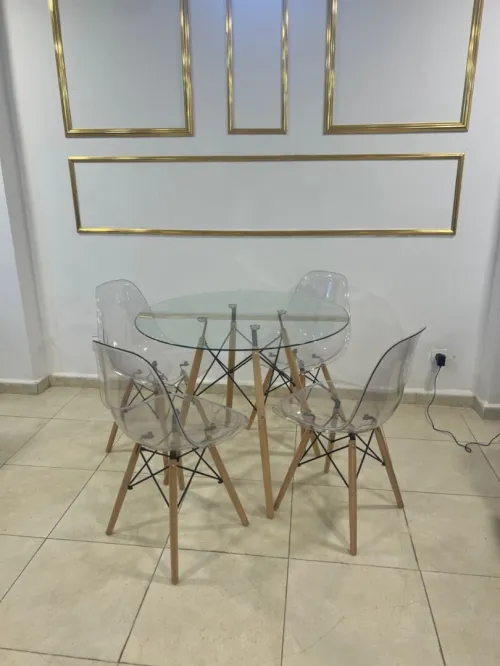 TABLE DE CUISINE EN VERRE IMPORTATION 04 CHAISES 