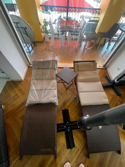 DEUX CHAISES LONG AVEC TABLE BASSE EN ROUTIN IMPORTATION MALAISIE