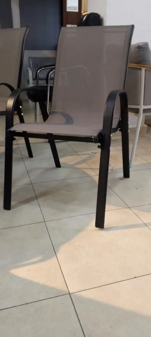 TABLE JARDIN ROND AVEC 04 CHAISES EN ALUMINUIM