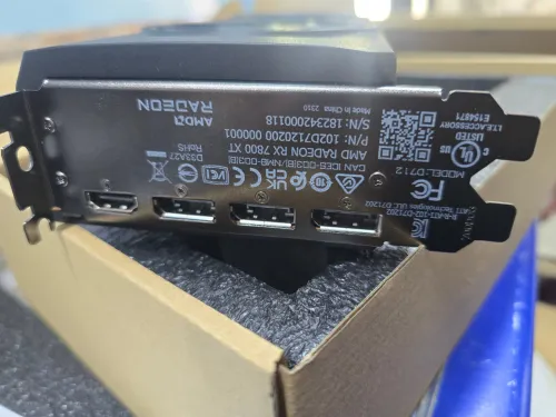 radeon RX 7800 XT + Ryzen 5700 X  + Corsair vengance RGB Pro 16 Go