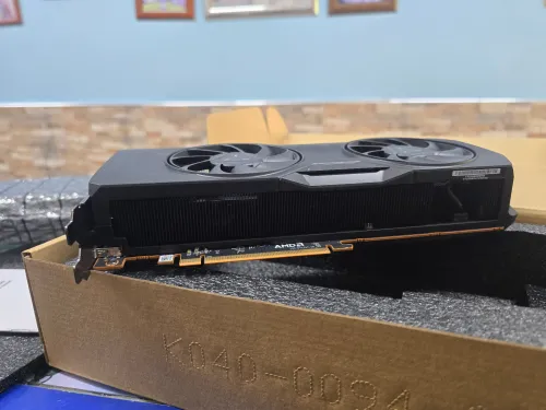 radeon RX 7800 XT + Ryzen 5700 X  + Corsair vengance RGB Pro 16 Go