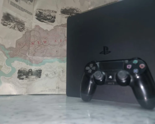 PS4 SLIM 1TB مفلاشي اصدار 12.02 بدون قرص +20 لعبة+فلاش ديسك 128GB