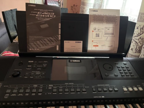 Clavier Yamaha PSR-E463 avec boîte originale