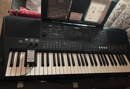 Clavier Yamaha PSR-E463 avec boîte originale