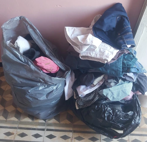 Vêtements porté en très bonne état, mélange femme homme fille