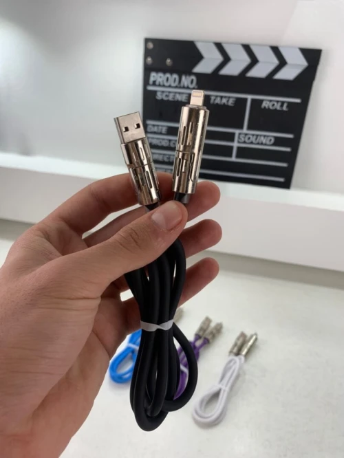 Câble de charge multifonction 4 en 1 USB C, A et Lightning 240W كابل شحن متعدد الرؤوس