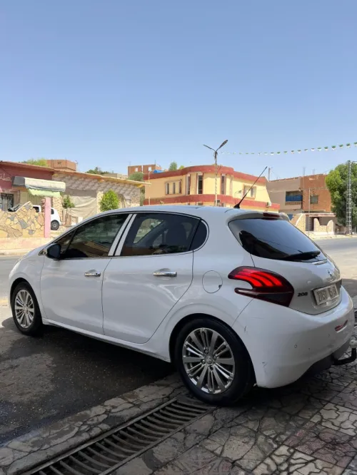 Peugeot 208 2015 Allure Facelift