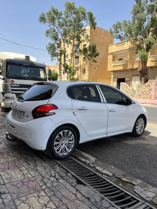 Peugeot 208 2015 Allure Facelift