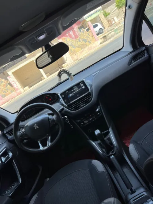 Peugeot 208 2015 Allure Facelift