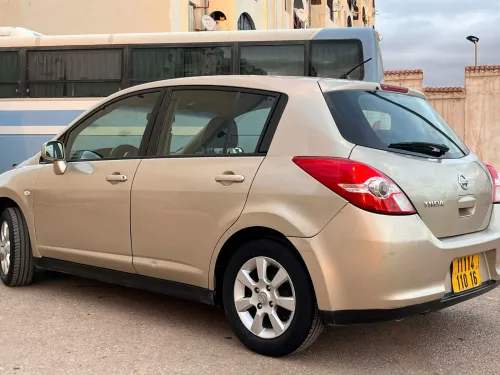 Nissan Tiida 5 portes 2010 