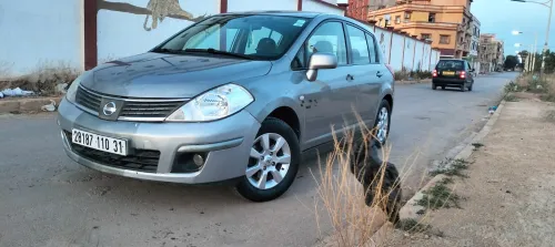 Nissan Tiida 5 portes 2010 Tiida 5 portes