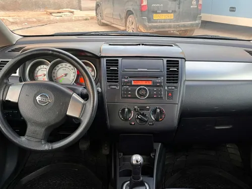 Nissan Tiida 5 portes 2010 