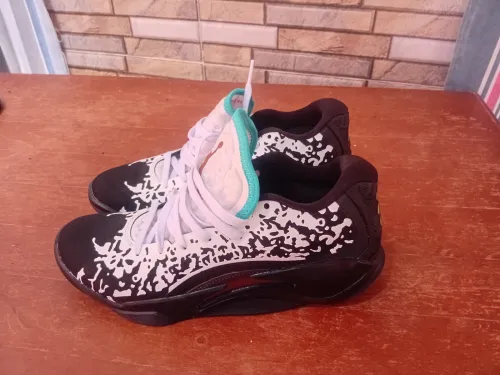 Jordan zion 3 boys size 8 .eur 41