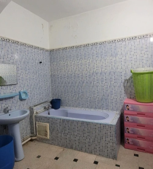 Cherche __cpLocation Appartement Niveau de villa F2 Annaba Annaba