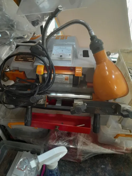 Machine de confoction le cle pla et les cles auto