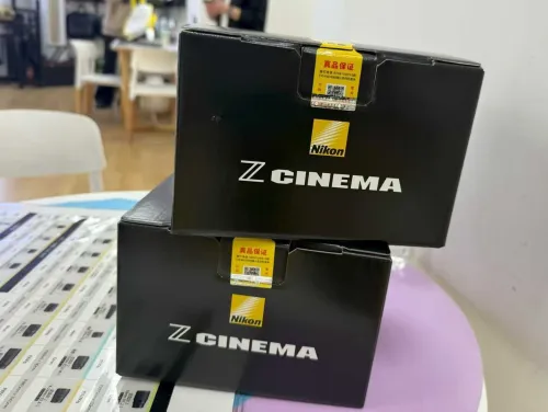 Nikon zr