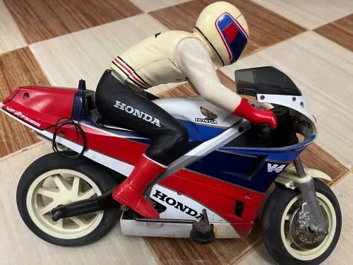 Moto Télécommandée Vintage HONDA