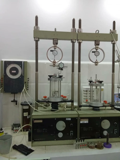 جهاز اختبار الضغط ثلاثي المحاور جديد - Appareil de Compression Triaxial Neuf (Euromatest Sintco)