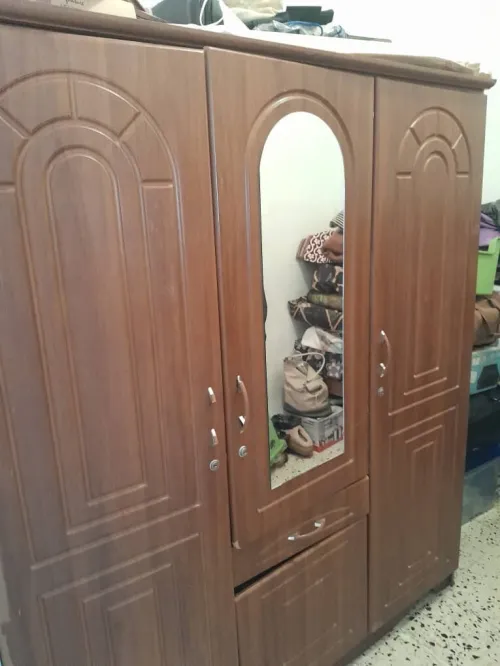 chambre a coucher + armoire avec mirroire 