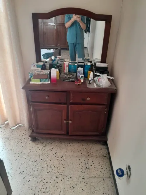 chambre a coucher + armoire avec mirroire 