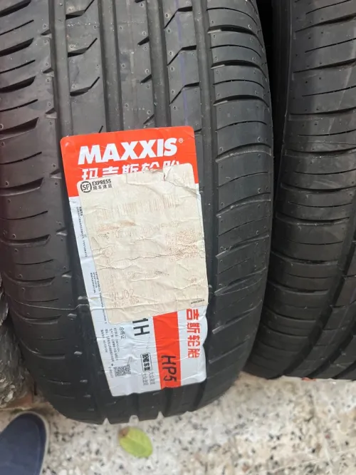 4 pneus neufs Maxxis 205/55 R17