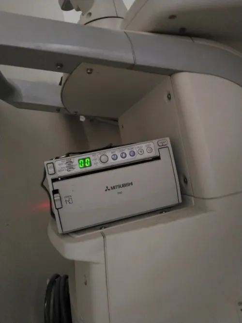 Echographe doppler sonoace x6 et mobilier d'un cabinet médical .