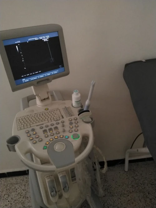Echographe doppler sonoace x6 et mobilier d'un cabinet médical .