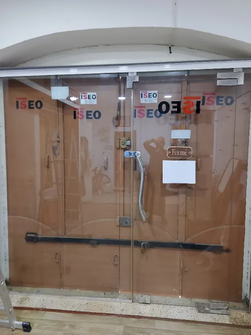 Vitrine en verre trempé 