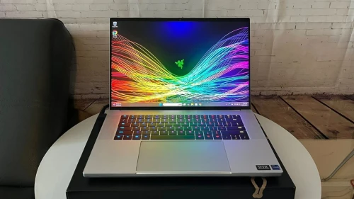 RAZER BLADE 18 MERCURY -Core i9-14900 HX - /VGA RTX 4090 16G/RAM 64 GB /SSD 2TB /Ecran18"-300HZ