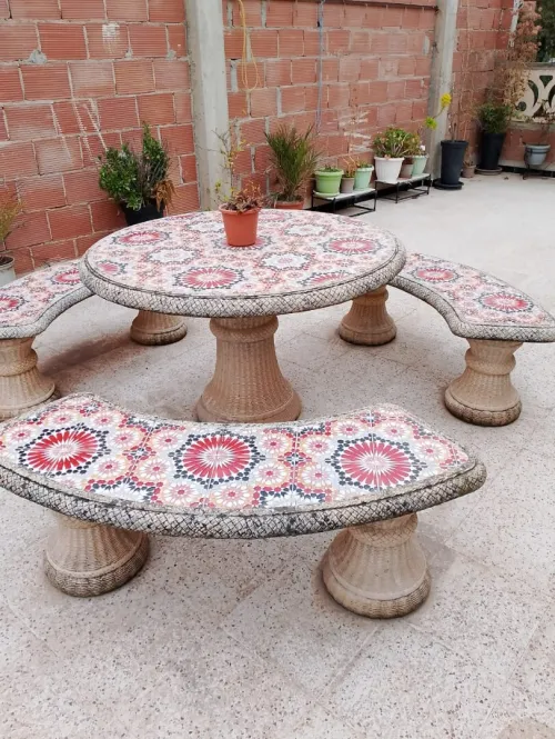 Salon de jardin en béton carrelé