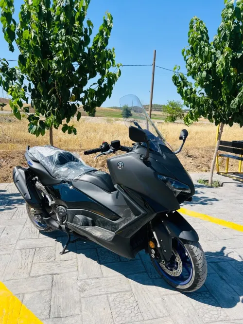 Yamaha Tmax 2025