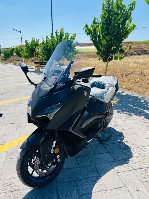 Yamaha Tmax 2025