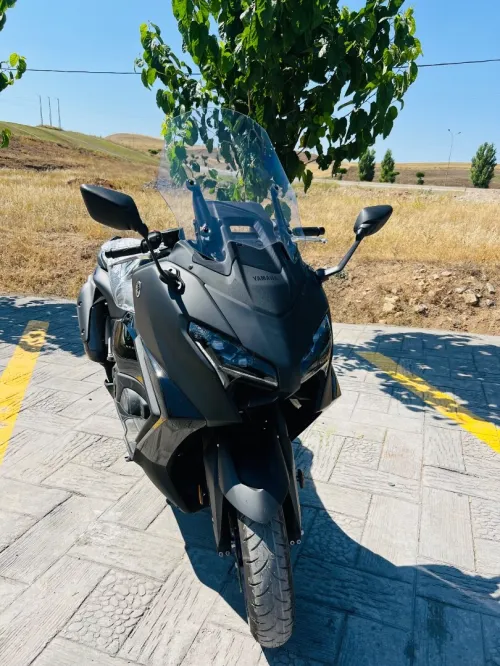 Yamaha Tmax 2025