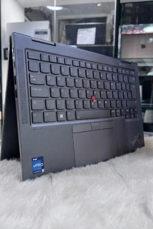 Lenovo ThinkPad X1 Yoga Gen 8 i7 13 génération / 32Go / 1To SSD